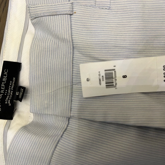 Light blue and white pinstripe capri pants size 6. New with tags - Picture 2 of 3